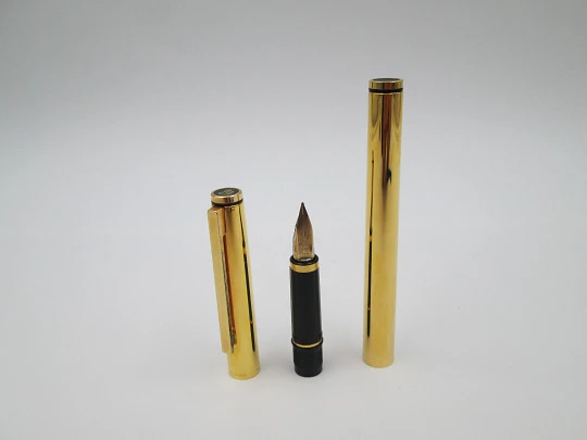 Pelikan Signum P605. Chapada en oro y sección negra. Plumín 14k. Estuche. 1980