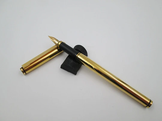 Pelikan Signum P605. Chapada en oro y sección negra. Plumín 14k. Estuche. 1980