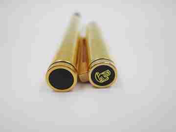 Pelikan Signum P605. Chapada en oro y sección negra. Plumín 14k. Estuche. 1980