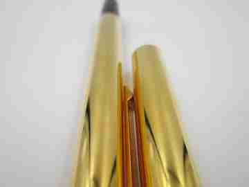 Pelikan Signum P605. Chapada en oro y sección negra. Plumín 14k. Estuche. 1980