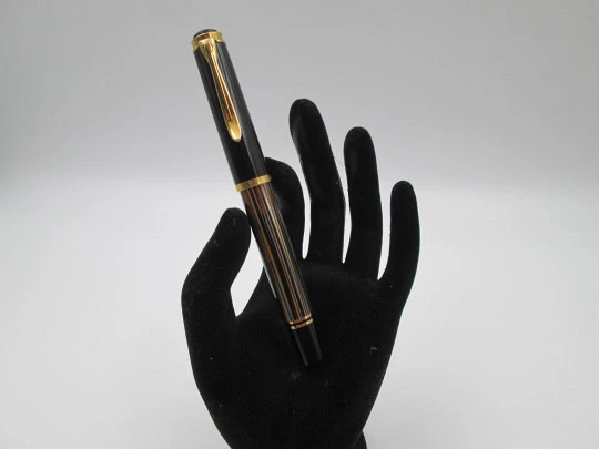 Pelikan Souverän M400 fountain pen. Black resin cap and striped tortoiseshell body. 1990's