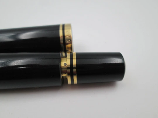 Pelikan Souverän M800 fountain pen. Black precious resin and gold plated trims. 1990's Pelikan Souverän M800 fountain pen. Black precious resin and gold plated trims. 1990's