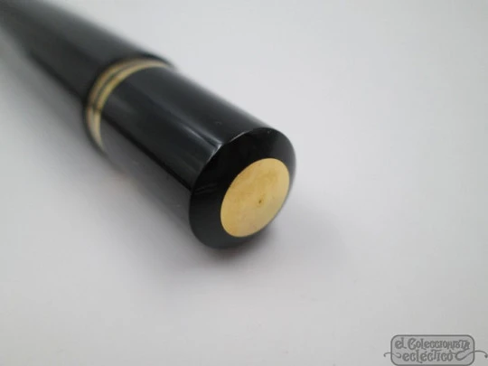 Pelikan Souverän M800. Black resin & 24k gold plated details. Box Pelikan Souverän M800. Black resin & 24k gold plated details. Box