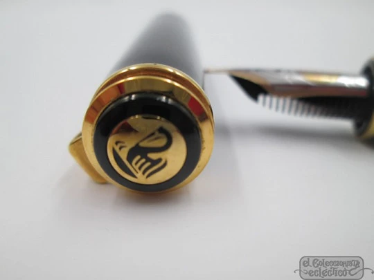 Pelikan Souverän M800. Black resin & 24k gold plated details. Box Pelikan Souverän M800. Black resin & 24k gold plated details. Box