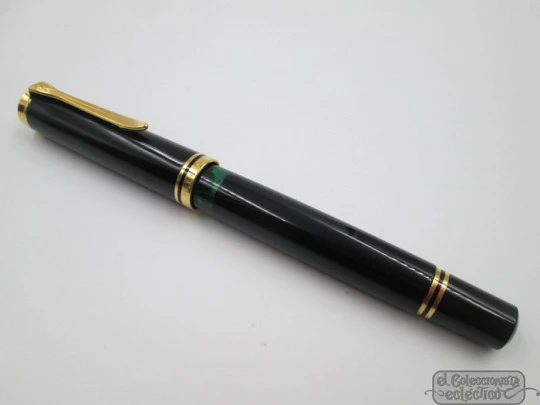 Pelikan Souverän M800. Resina negra y chapados oro 24K. Caja