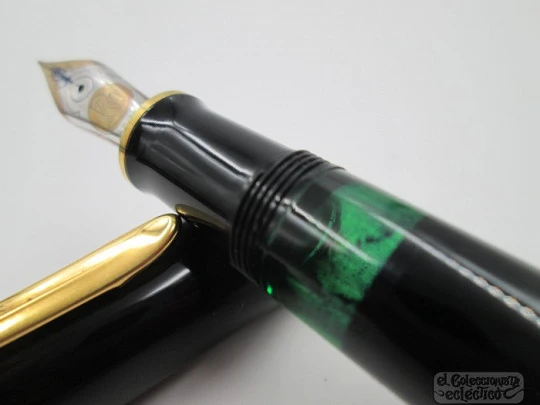 Pelikan Souverän M800. Resina negra y chapados oro 24K. Caja