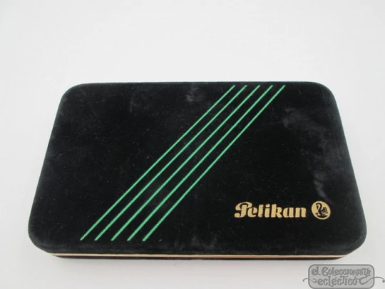 Pelikan Souverän M800. Resina negra y chapados oro 24K. Caja