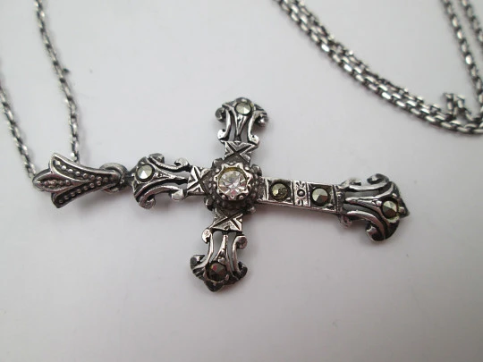 Pendant cross with link chain. 925 sterling silver. Marcasites and white gem. 1990's. Spain