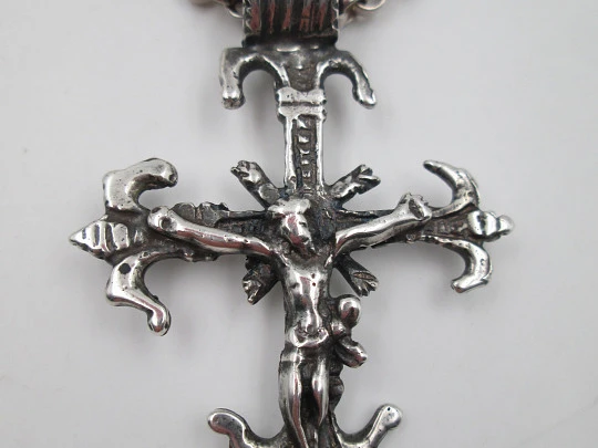 Pendant crucifix with braided links chain. Sterling silver. Thick ring on top. 1980's. Spain