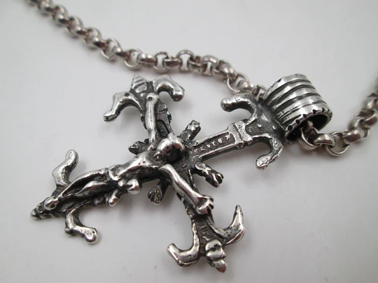 Pendant crucifix with braided links chain. Sterling silver. Thick ring on top. 1980's. Spain