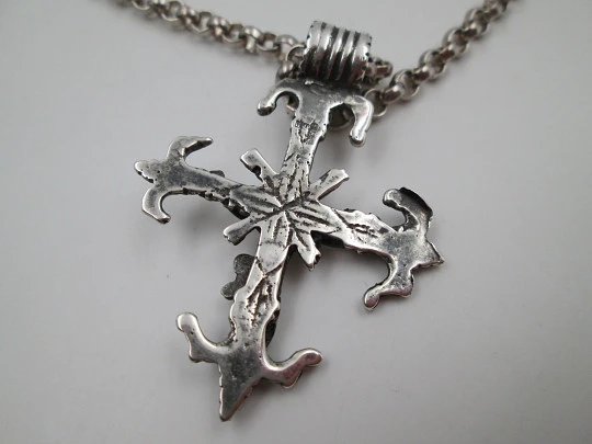 Pendant crucifix with braided links chain. Sterling silver. Thick ring on top. 1980's. Spain