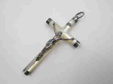 Pendant crucifix. Iridescent nacre & sterling silver. Cross with corner pieces. Ring on top