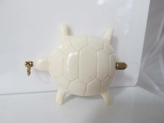 Pendant watch Lausanne. White resin. Golden metal. Turtle