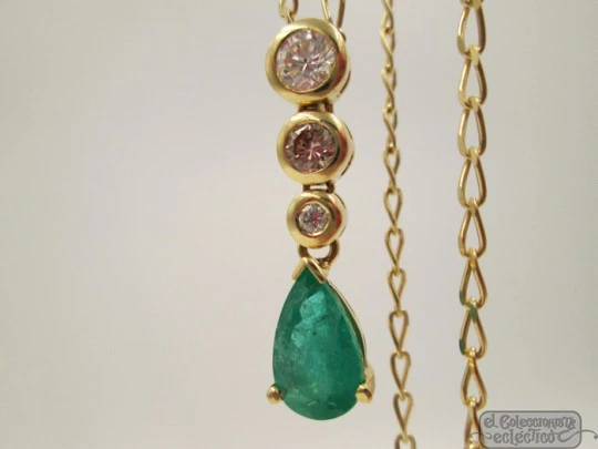 Pendant with chain. 18K gold, diamonds and emerald. 1990's