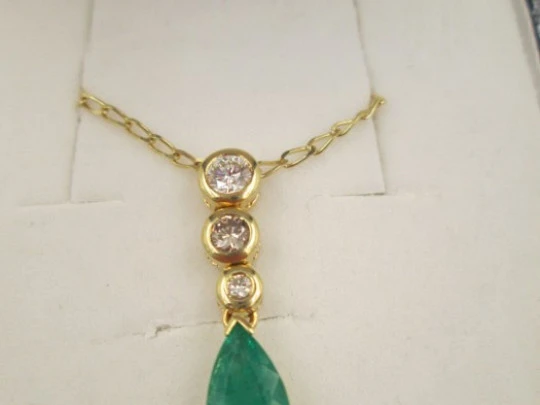 Pendant with chain. 18K gold, diamonds and emerald. 1990's