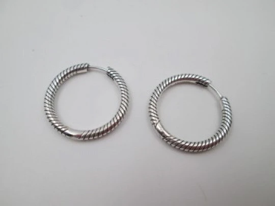 Pendientes aro mujer Pandora Moments. Plata de ley 925. Diseño cadena serpiente