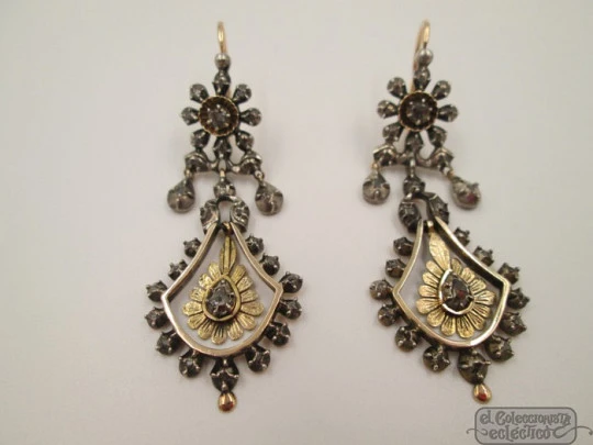 Pendientes isabelinos. Oro 18K y plata de ley. Diamantes. 1º siglo XX