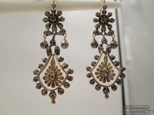 Pendientes isabelinos. Oro 18K y plata de ley. Diamantes. 1º siglo XX