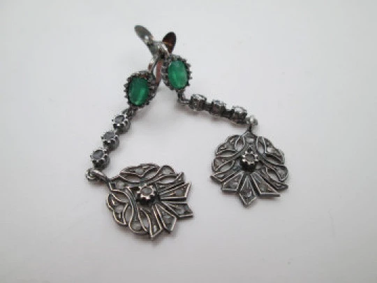 Pendientes largos mujer. Plata ley 925. Crisopas y gemas blancas. Cierre ballestilla