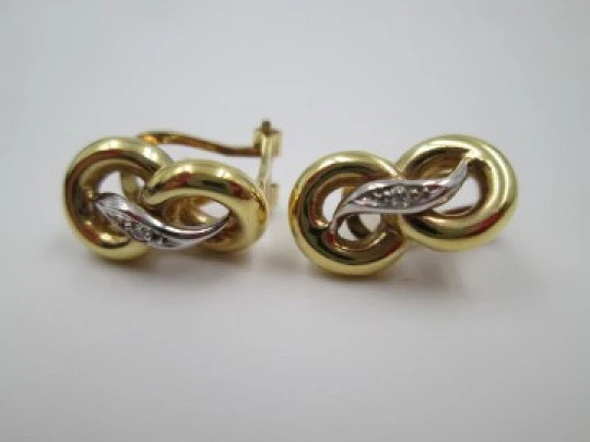 Pendientes mujer lazo. Oro amarillo y blanco 18k y diamantes. Cierre Omega