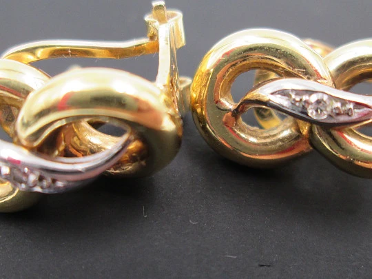 Pendientes mujer lazo. Oro amarillo y blanco 18k y diamantes. Cierre Omega