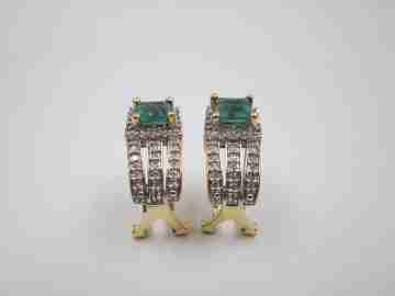 Pendientes mujer. Esmeraldas y diamantes. Oro amarillo y blanco 18k