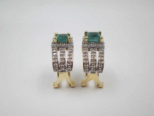 Pendientes mujer. Esmeraldas y diamantes. Oro amarillo y blanco 18k