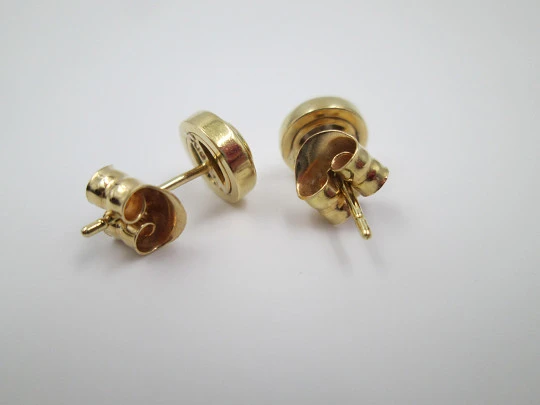 Pendientes mujer. Oro amarillo 18k y diamantes en chatón. Cierre presión