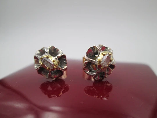 Pendientes mujer. Oro amarillo 18k y roseta diamantes. 1940