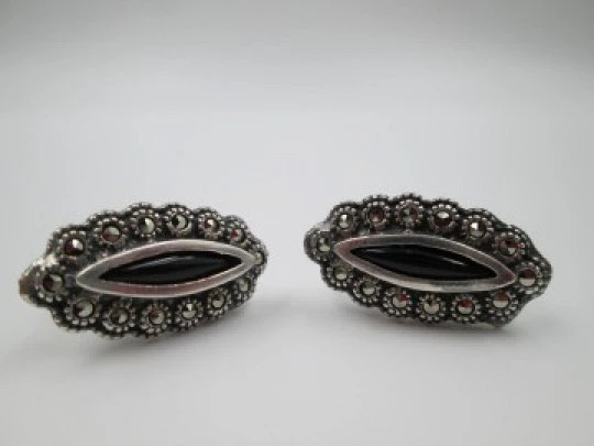 Pendientes mujer. Plata de ley 925. Marquesitas y gemas negras. Años 70