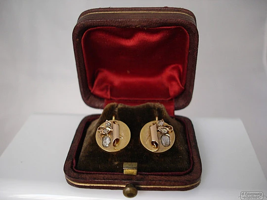 Pendientes oro 18 quilates y diamantes. Años 20. Estuche