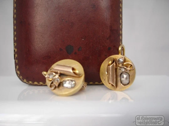 Pendientes oro 18 quilates y diamantes. Años 20. Estuche