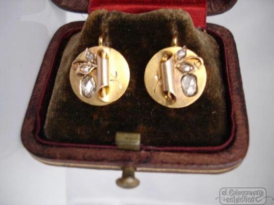 Pendientes oro 18 quilates y diamantes. Años 20. Estuche