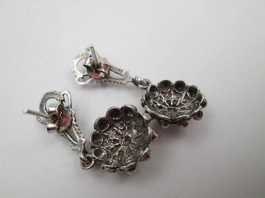 Pendientes para mujer. Plata de ley. Botones charros. Cierre de presión. España, 2000