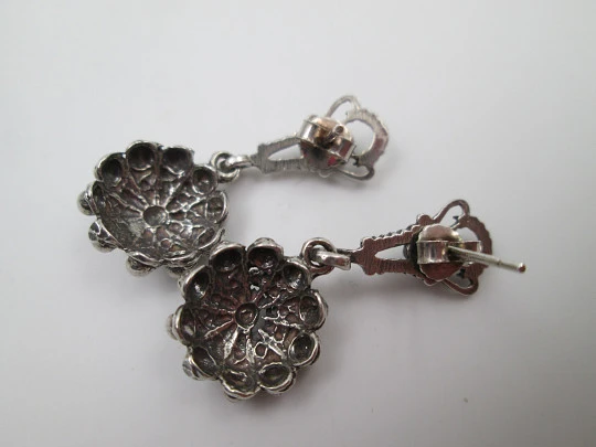 Pendientes para mujer. Plata de ley. Botones charros. Cierre de presión. España, 2000