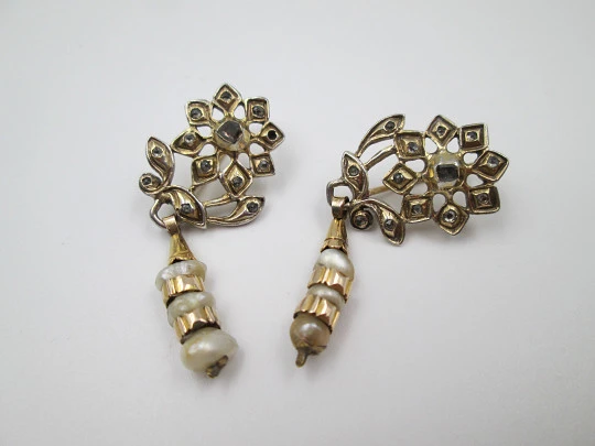 Pendientes regionales flor. Vermeil, oro, perlas aljófar y diamantes. 1940