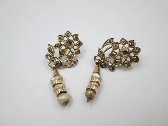 Pendientes regionales flor. Vermeil, oro, perlas aljófar y diamantes. 1940