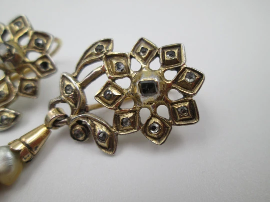 Pendientes regionales flor. Vermeil, oro, perlas aljófar y diamantes. 1940