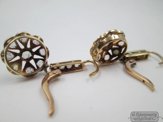 Pendientes roseta. Oro amarillo 18k y diamantes. Cierre ballesta. 1920