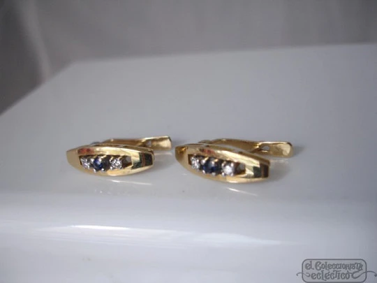 Pendientes. Oro amarillo 18K. Zafiros y circonitas. 1990