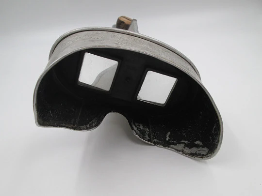 Perfecscope stereoscope viewer. Hawley C. White. Aluminum and wood. USA, 1883