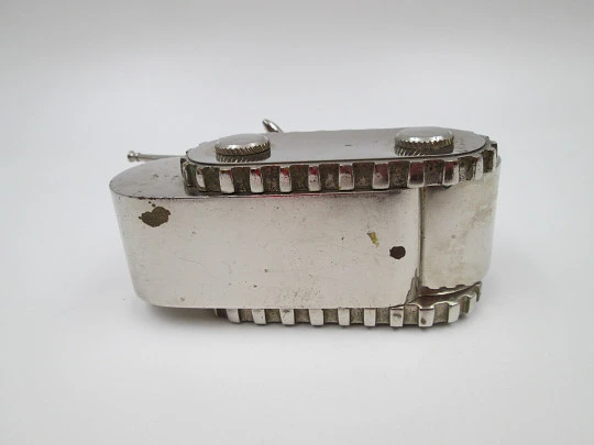 Perfumador de tocador art decó para mujer. Forma de tanque. Metal cromado. 1940