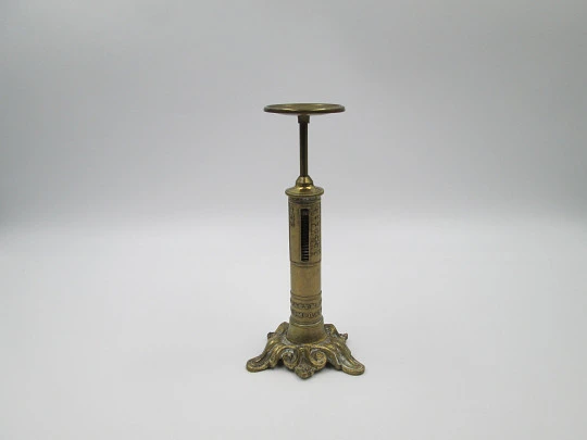 Peso de cartas. Joseph & Edmond Ratcliff. Forma candelabro. 1850. Latón