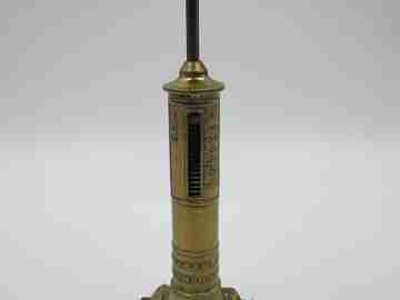Peso de cartas. Joseph & Edmond Ratcliff. Forma candelabro. 1850. Latón