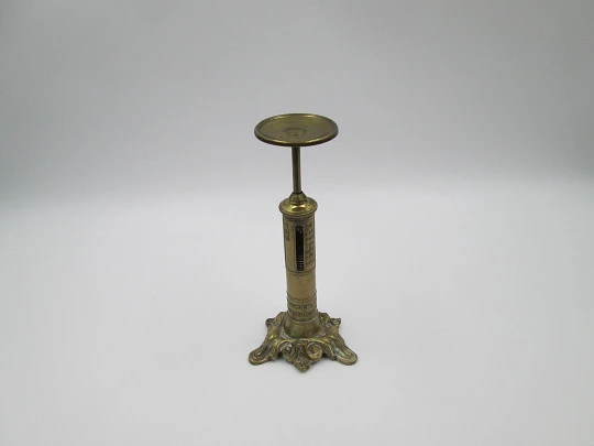 Peso de cartas. Joseph & Edmond Ratcliff. Forma candelabro. 1850. Latón