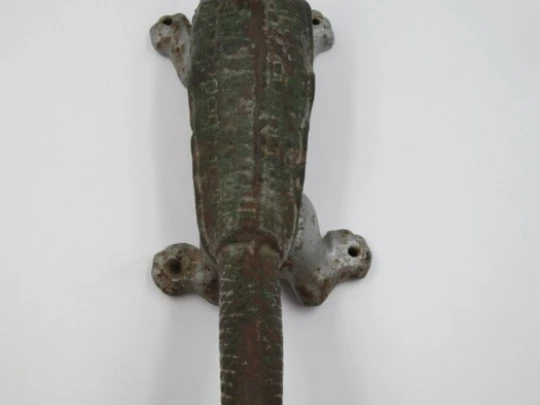 Pharmacy lizard. Polychrome iron. Cork stoppers press. 19th century