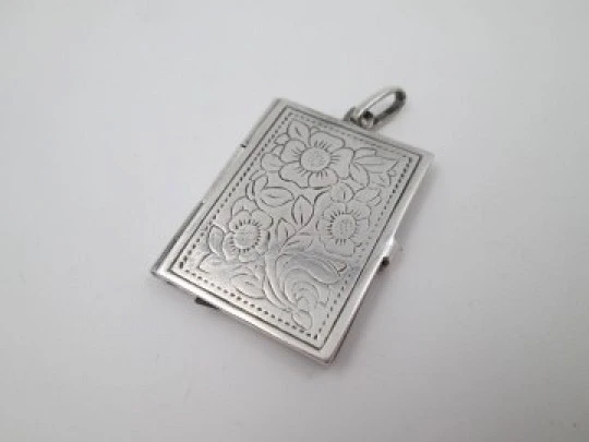 Photo frame pendant. 925 sterling silver. Floral motifs. Tab clasp. 1980's