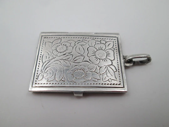 Photo frame pendant. 925 sterling silver. Floral motifs. Tab clasp. 1980's