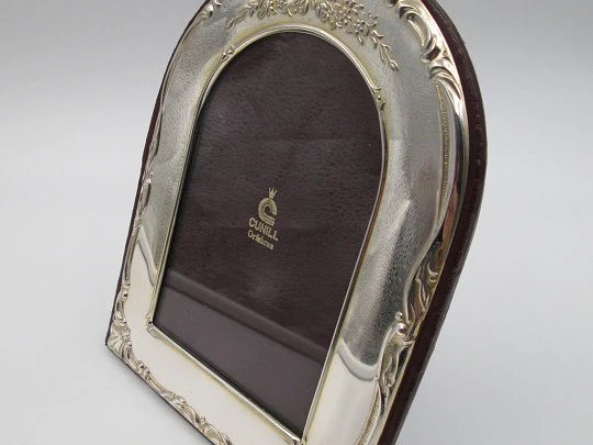 Photo frame. Sterling silver. Scrolls & floral motifs. Cunill Goldsmiths