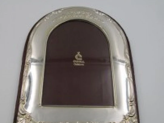 Photo frame. Sterling silver. Scrolls & floral motifs. Cunill Goldsmiths